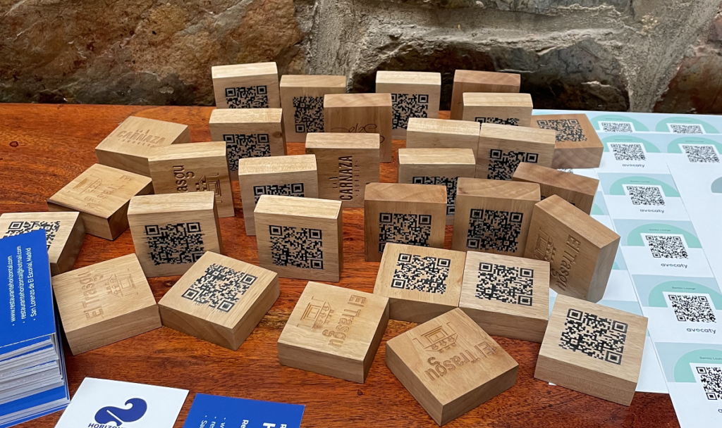 Codigo QR en madera para restaurantes