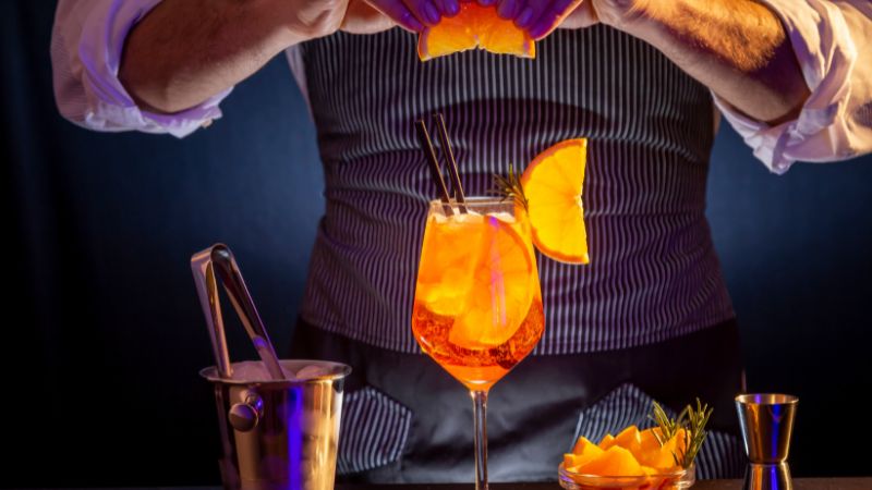 ¿Bartender qué es y cómo triunfar en la profesión?